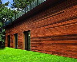 REAL FACADE W. Red Cedar Raute 20 x 90 mm; REAL FACADE W. Red Cedar 17,5 x 137 mm, OSMO UV oil no. 428 Cedarr