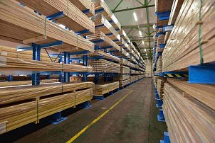 au-mex-headquaters-prague-indoor-warehouse