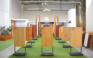 au-mex-hedquaters-prague-real-floor-presentation